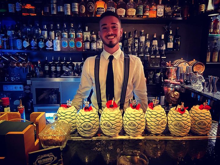 5 types de personnes que vous rencontrez au bar par rapport à Facebook